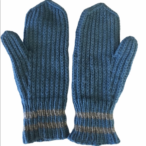 3/$12 Adorable hand knit sky blue mittens - Picture 2 of 3